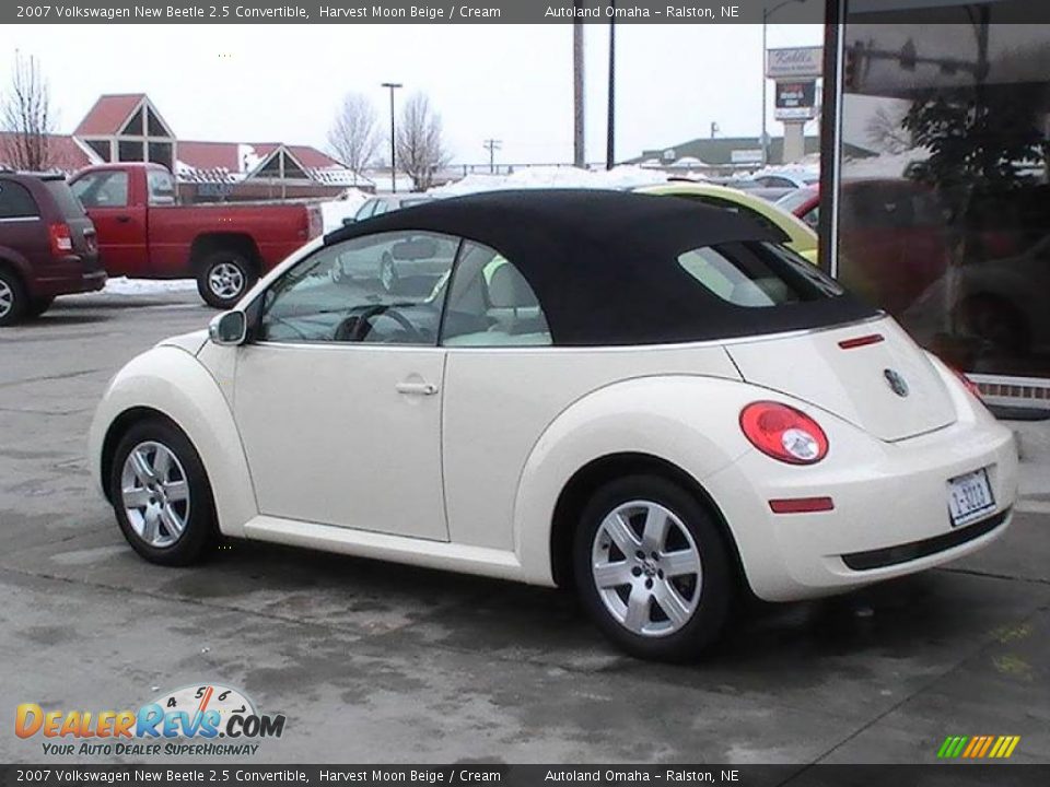 2007 Volkswagen New Beetle 2.5 Convertible Harvest Moon Beige / Cream Photo #3