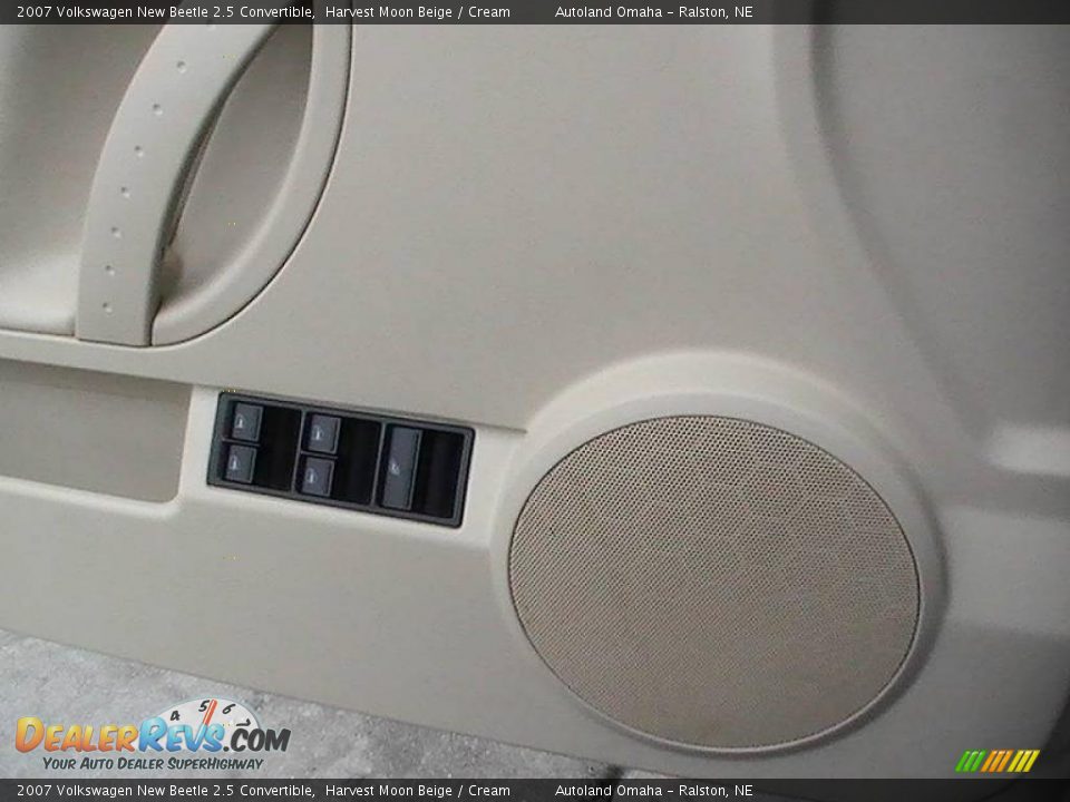 2007 Volkswagen New Beetle 2.5 Convertible Harvest Moon Beige / Cream Photo #13