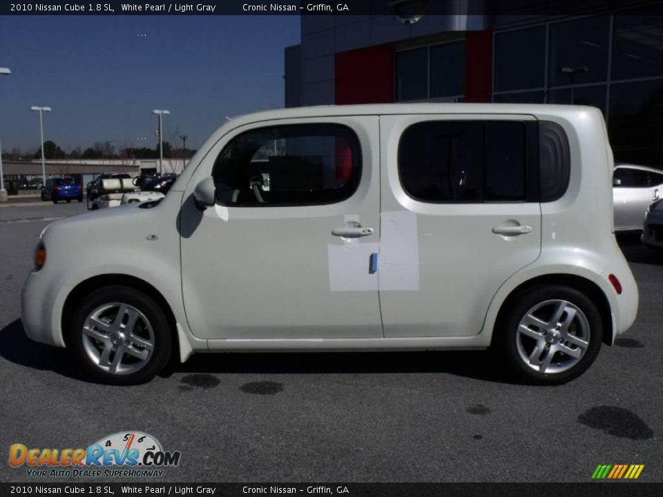 2010 Nissan Cube 1.8 SL White Pearl / Light Gray Photo #2