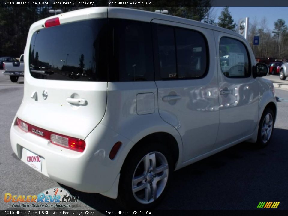 2010 Nissan Cube 1.8 SL White Pearl / Light Gray Photo #5