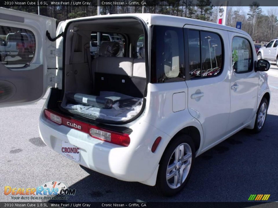 2010 Nissan Cube 1.8 SL White Pearl / Light Gray Photo #11