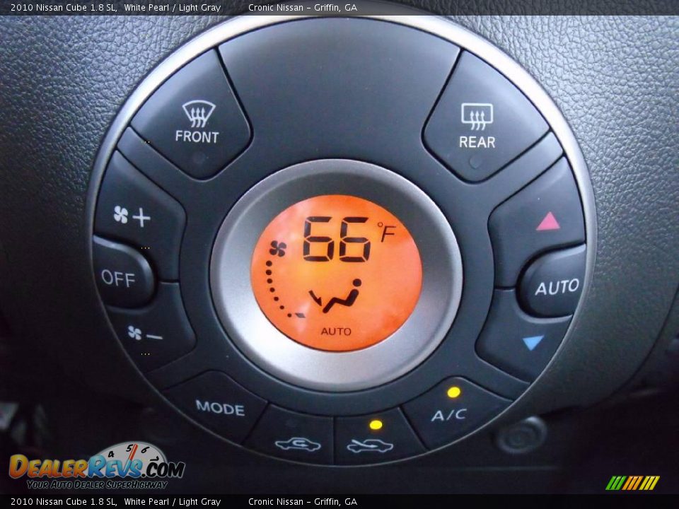 2010 Nissan Cube 1.8 SL White Pearl / Light Gray Photo #16