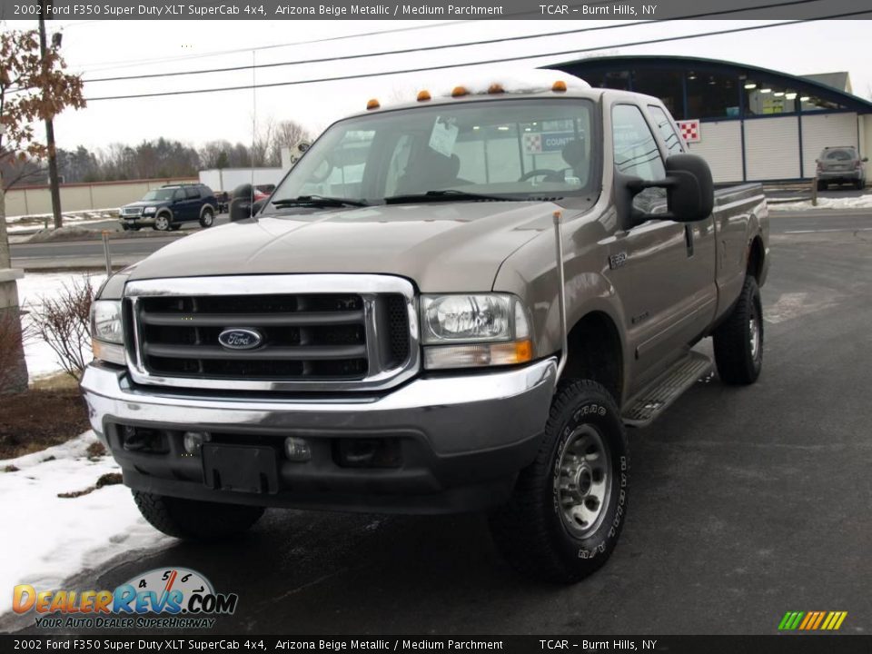 2002 Ford F350 Super Duty XLT SuperCab 4x4 Arizona Beige Metallic / Medium Parchment Photo #2