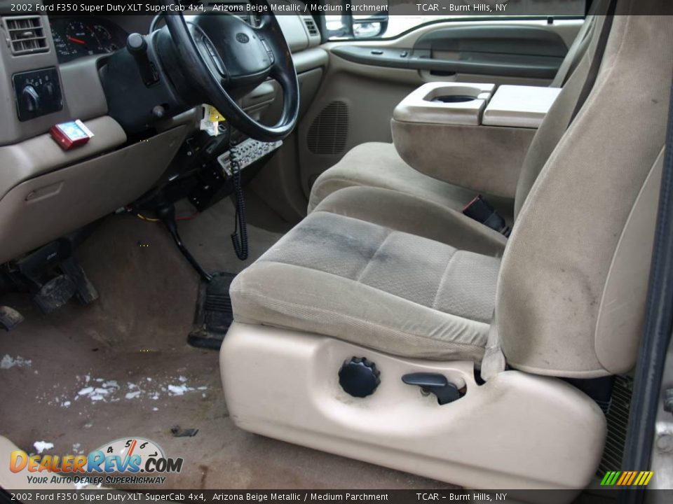 2002 Ford F350 Super Duty XLT SuperCab 4x4 Arizona Beige Metallic / Medium Parchment Photo #6