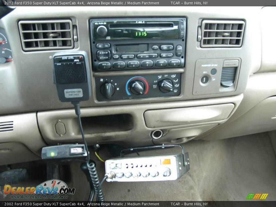 2002 Ford F350 Super Duty XLT SuperCab 4x4 Arizona Beige Metallic / Medium Parchment Photo #8