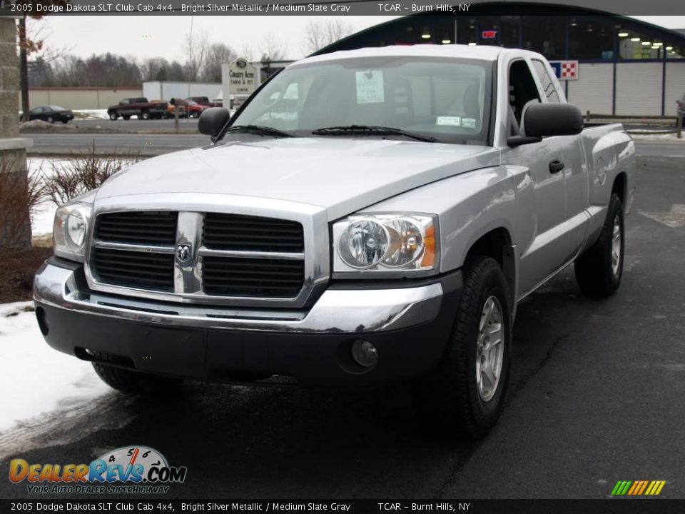 2005 Dodge Dakota SLT Club Cab 4x4 Bright Silver Metallic / Medium Slate Gray Photo #2