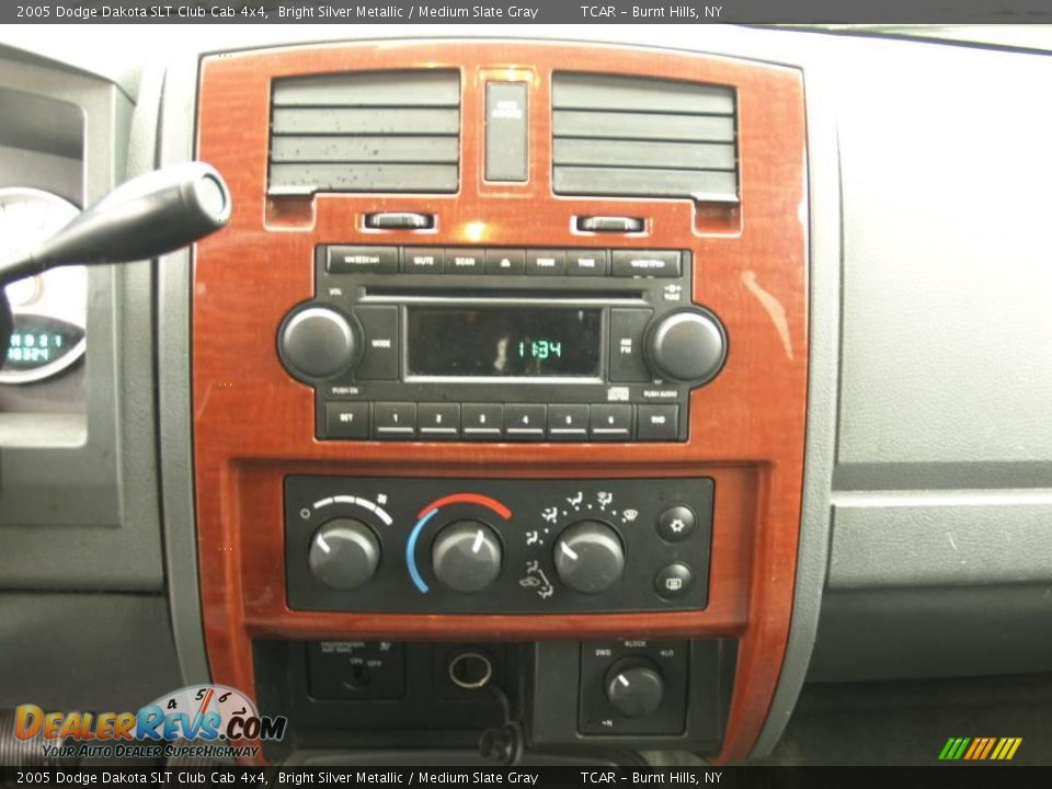 2005 Dodge Dakota SLT Club Cab 4x4 Bright Silver Metallic / Medium Slate Gray Photo #6