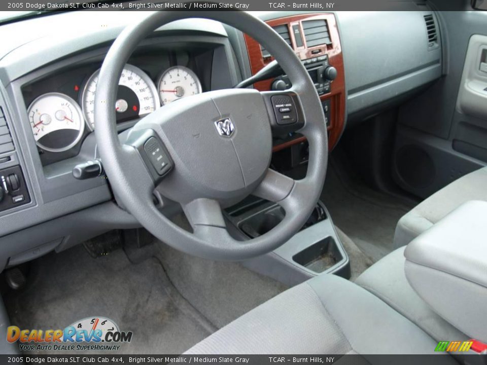 2005 Dodge Dakota SLT Club Cab 4x4 Bright Silver Metallic / Medium Slate Gray Photo #8