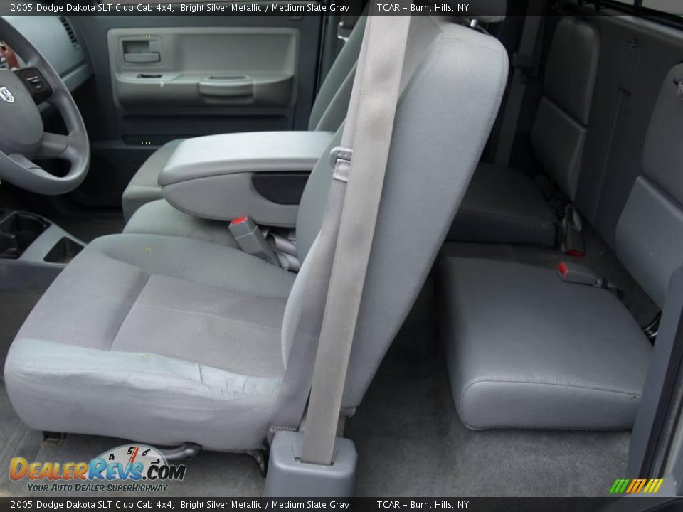 2005 Dodge Dakota SLT Club Cab 4x4 Bright Silver Metallic / Medium Slate Gray Photo #9