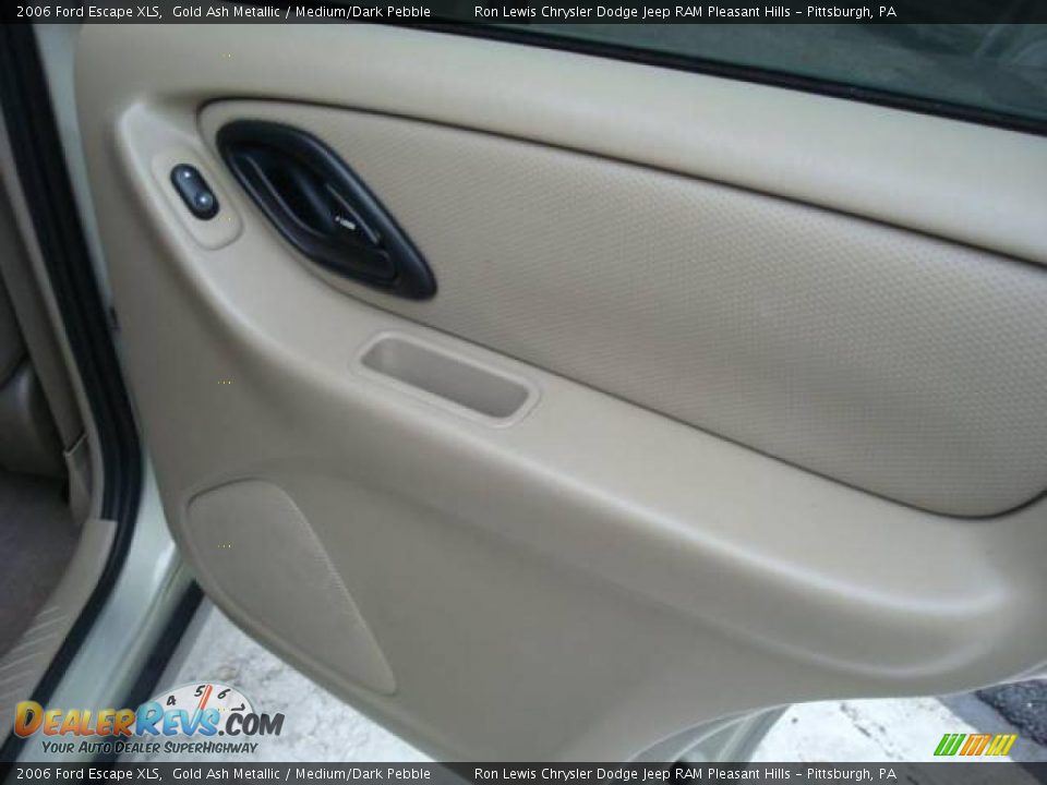 2006 Ford Escape XLS Gold Ash Metallic / Medium/Dark Pebble Photo #17
