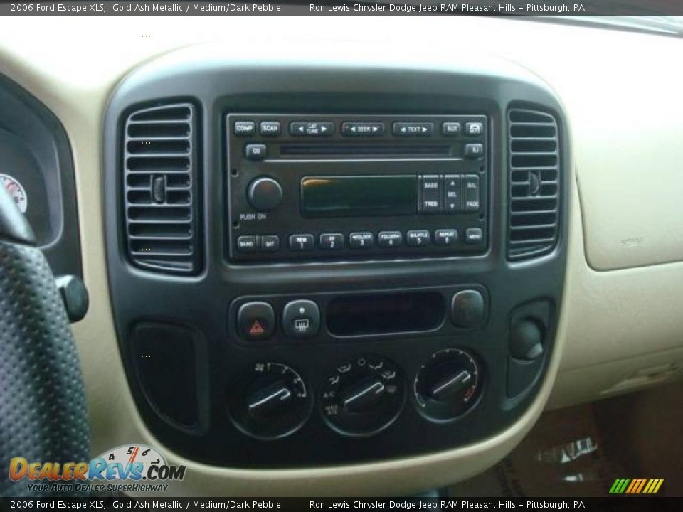 2006 Ford Escape XLS Gold Ash Metallic / Medium/Dark Pebble Photo #23