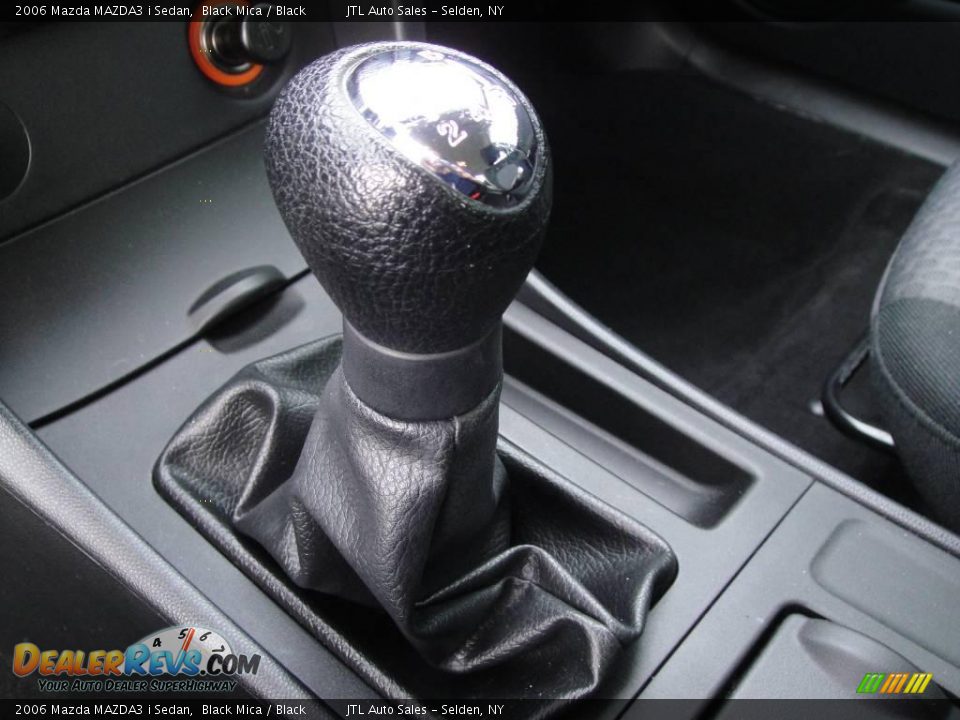 2006 Mazda MAZDA3 i Sedan Black Mica / Black Photo #15