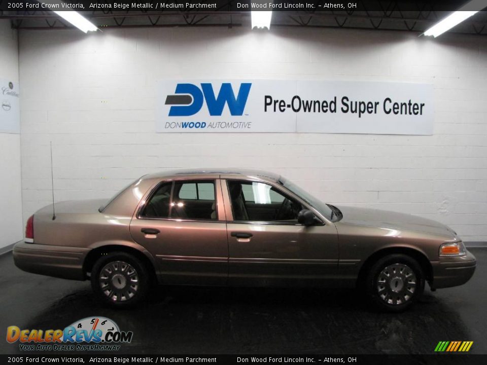 2005 Ford Crown Victoria Arizona Beige Metallic / Medium Parchment Photo #6