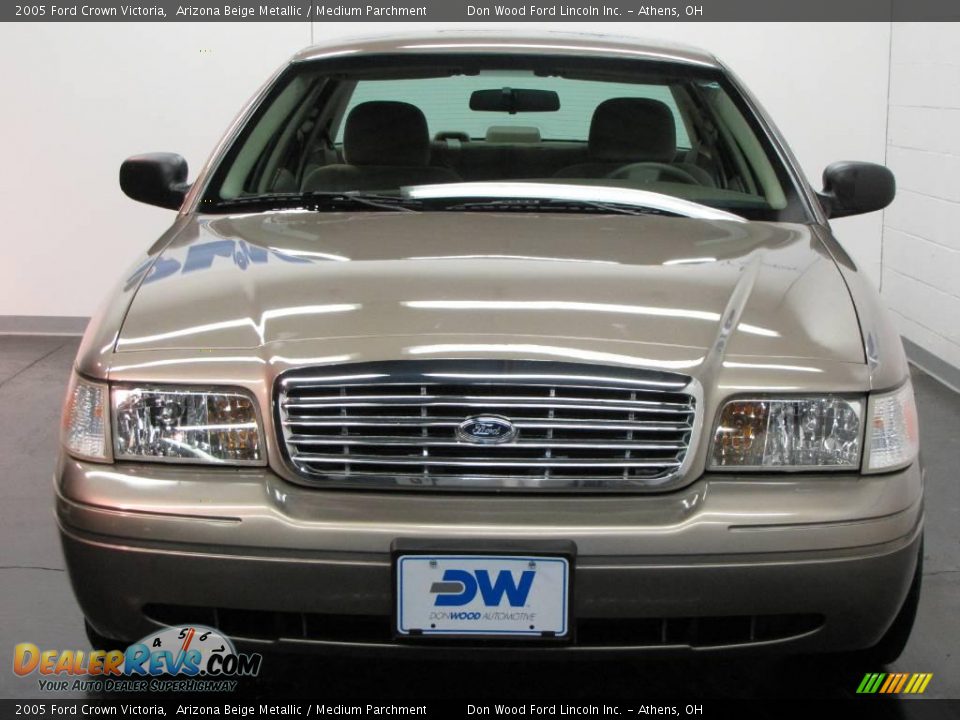 2005 Ford Crown Victoria Arizona Beige Metallic / Medium Parchment Photo #9