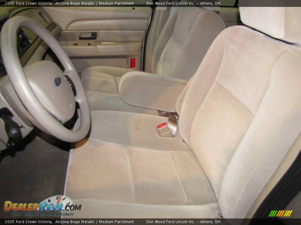 2005 Ford Crown Victoria Arizona Beige Metallic / Medium Parchment Photo #10