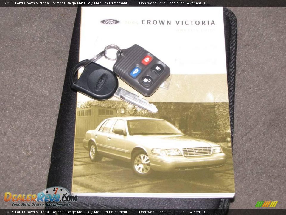 2005 Ford Crown Victoria Arizona Beige Metallic / Medium Parchment Photo #19