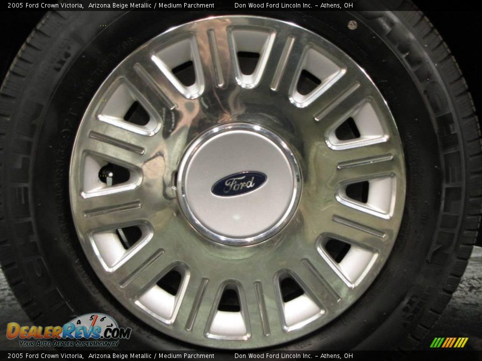 2005 Ford Crown Victoria Arizona Beige Metallic / Medium Parchment Photo #21