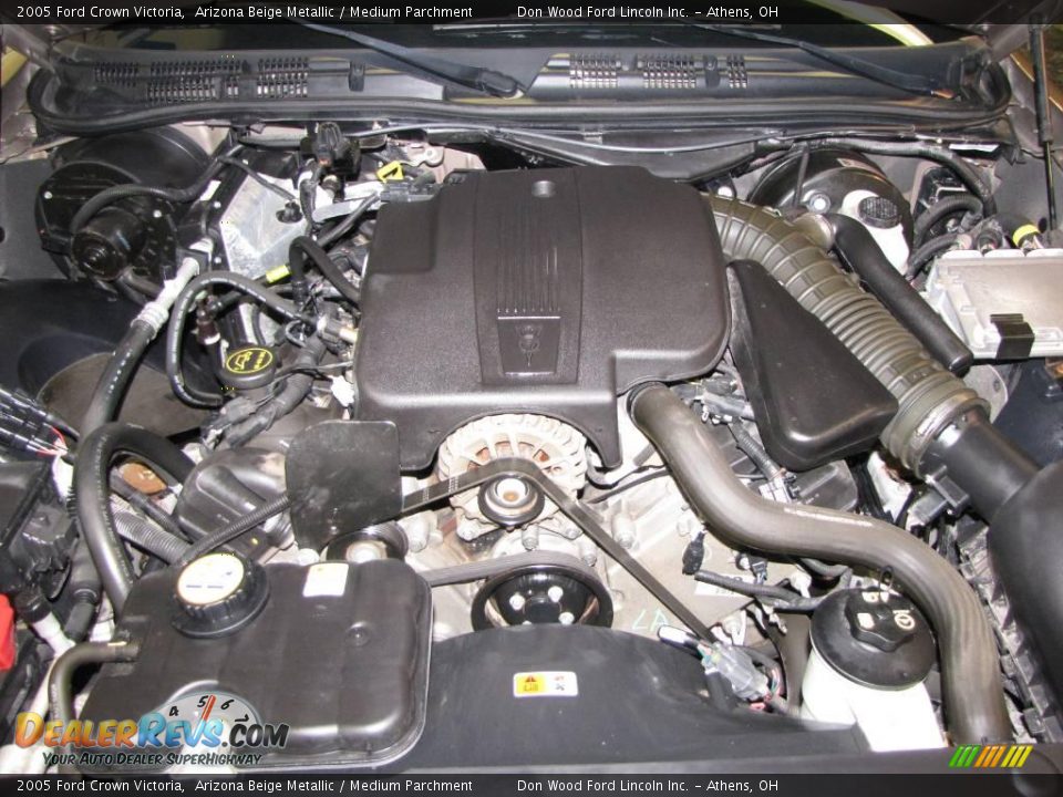 2005 Ford Crown Victoria Arizona Beige Metallic / Medium Parchment Photo #23