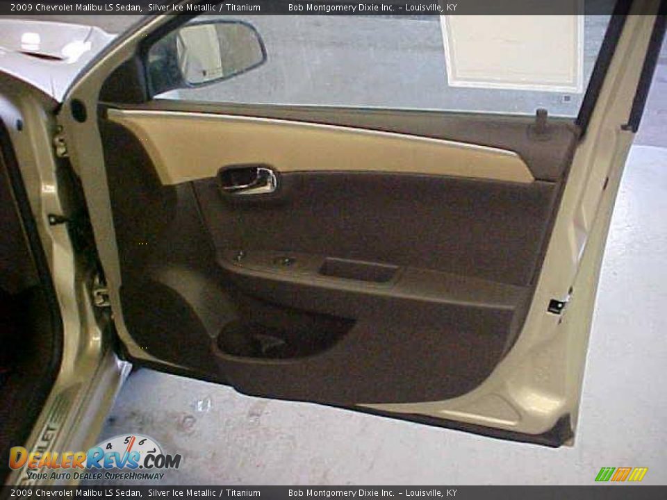 2009 Chevrolet Malibu LS Sedan Silver Ice Metallic / Titanium Photo #6