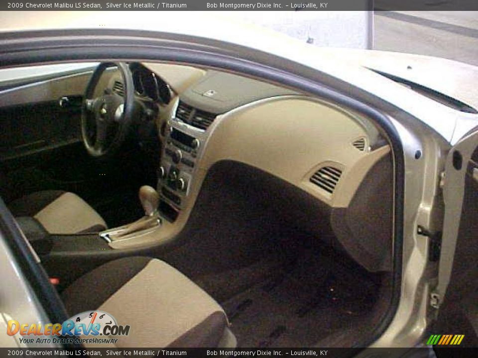 2009 Chevrolet Malibu LS Sedan Silver Ice Metallic / Titanium Photo #7
