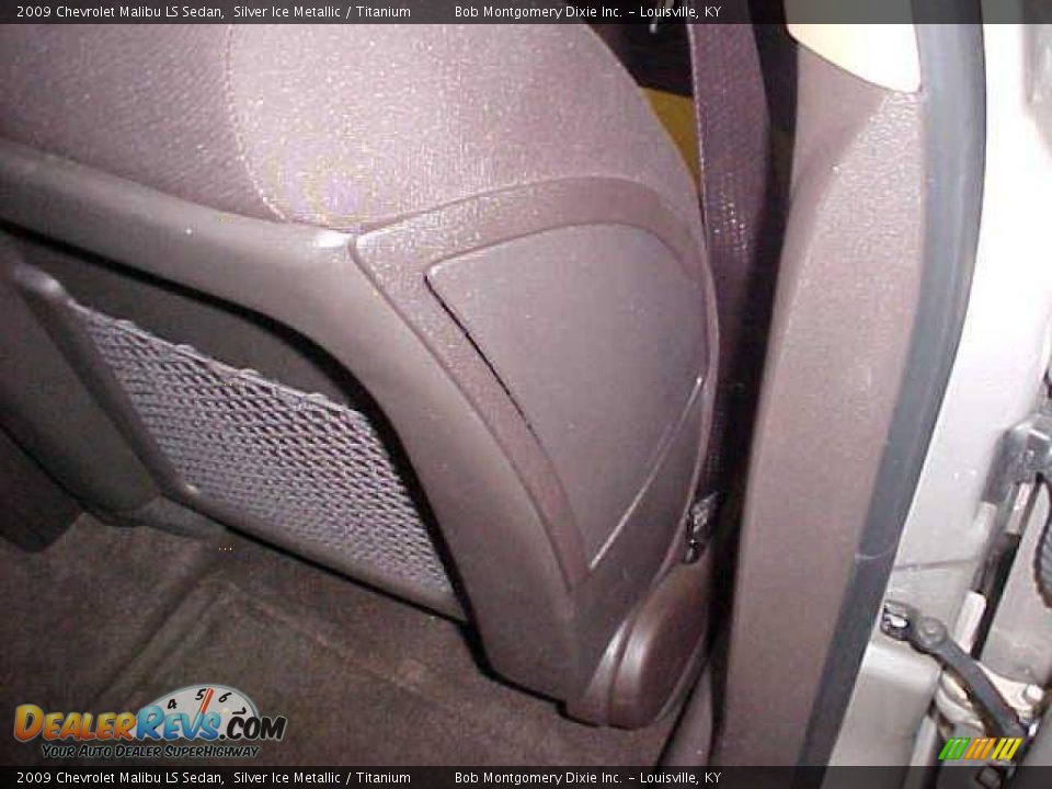 2009 Chevrolet Malibu LS Sedan Silver Ice Metallic / Titanium Photo #10