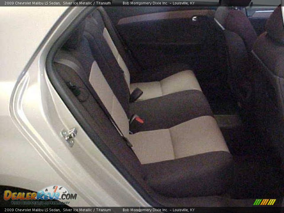 2009 Chevrolet Malibu LS Sedan Silver Ice Metallic / Titanium Photo #12