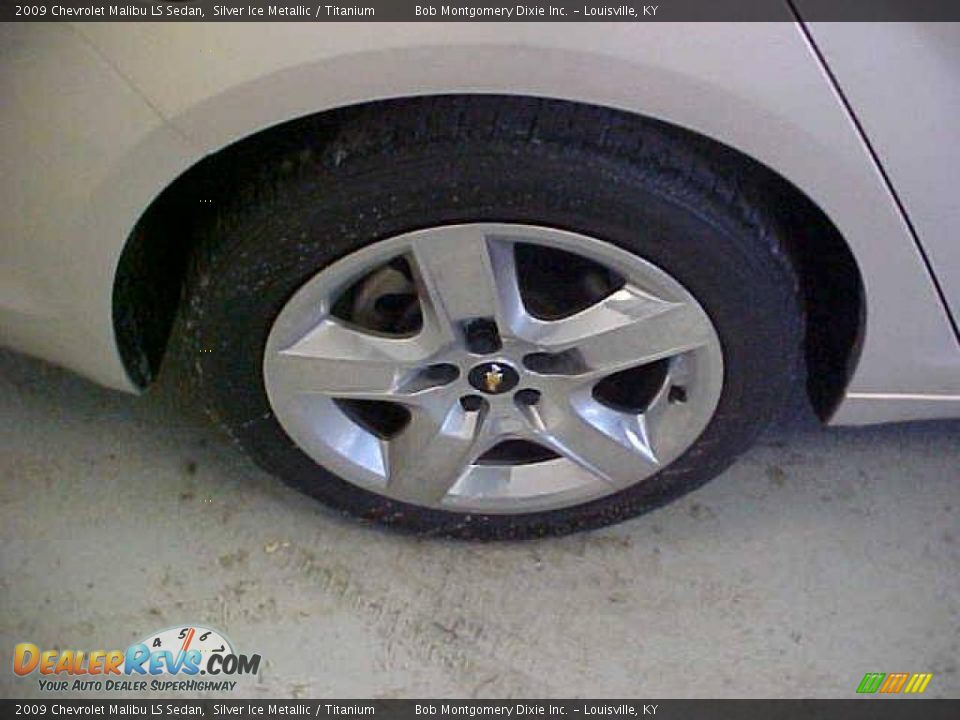 2009 Chevrolet Malibu LS Sedan Silver Ice Metallic / Titanium Photo #13