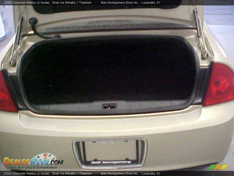 2009 Chevrolet Malibu LS Sedan Silver Ice Metallic / Titanium Photo #14