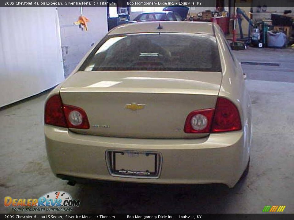 2009 Chevrolet Malibu LS Sedan Silver Ice Metallic / Titanium Photo #15