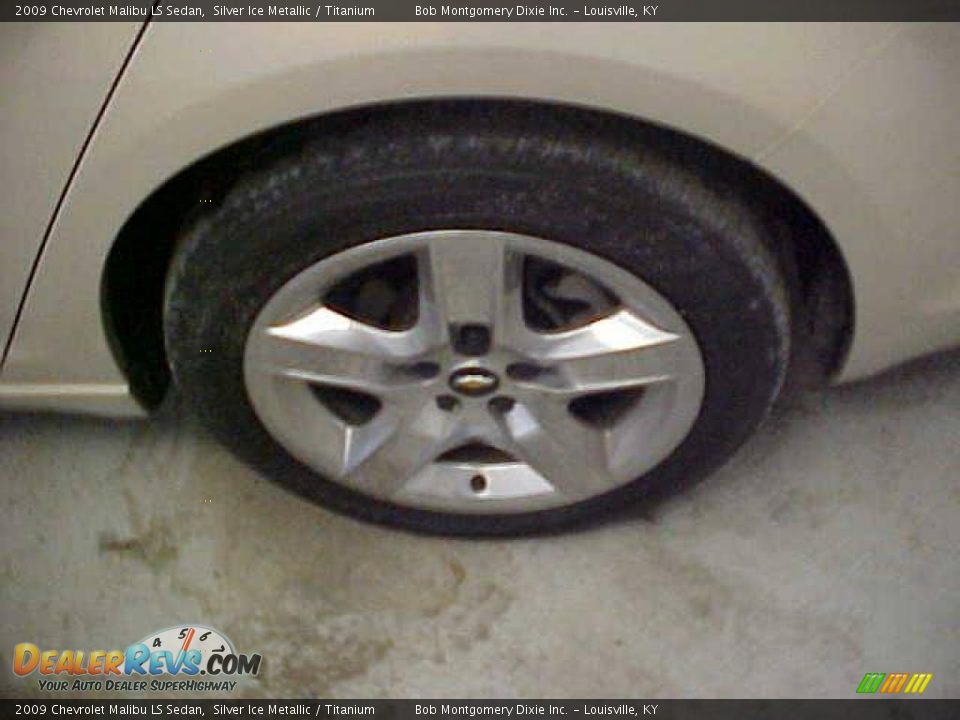 2009 Chevrolet Malibu LS Sedan Silver Ice Metallic / Titanium Photo #16