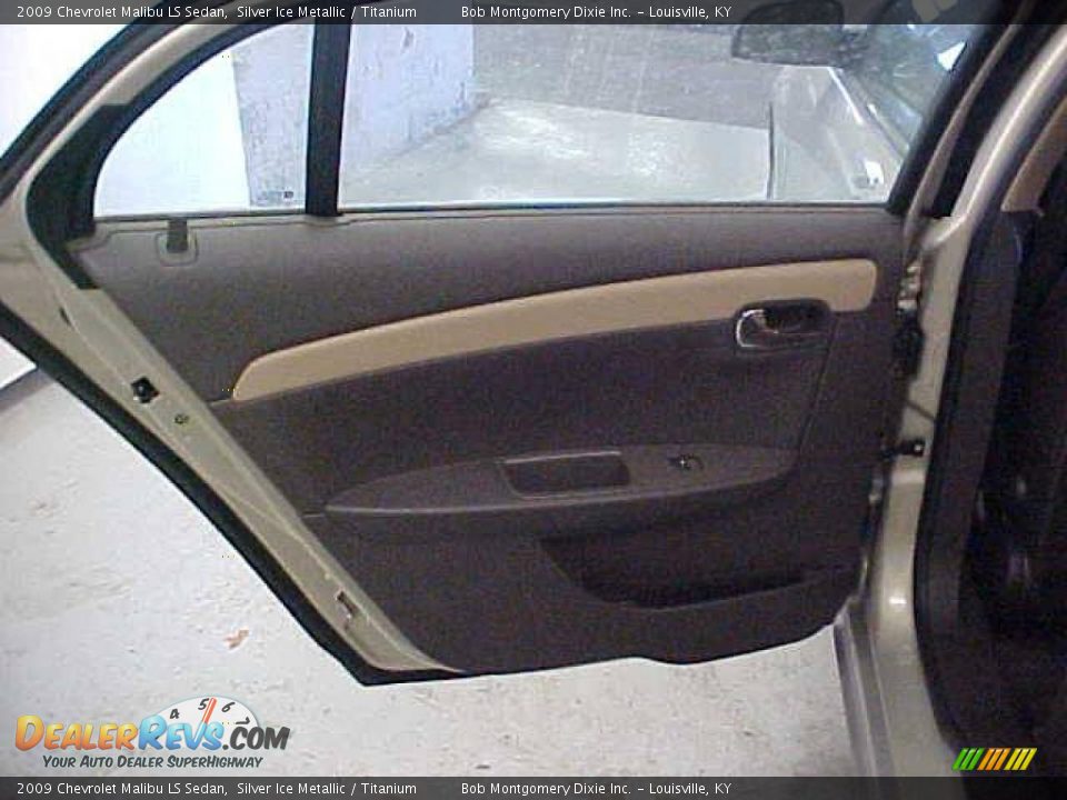 2009 Chevrolet Malibu LS Sedan Silver Ice Metallic / Titanium Photo #17