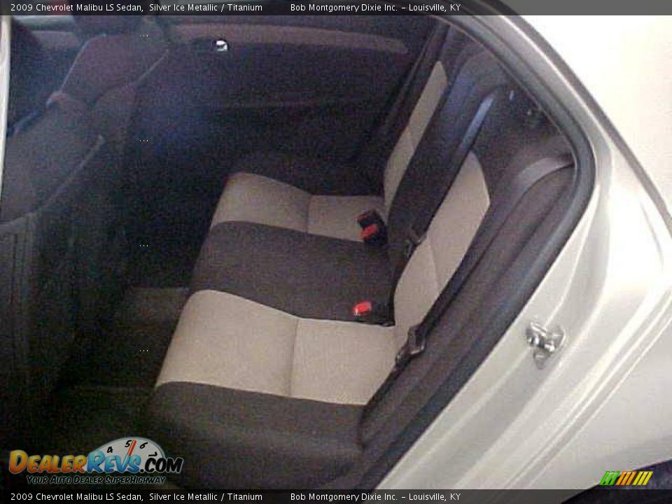 2009 Chevrolet Malibu LS Sedan Silver Ice Metallic / Titanium Photo #18