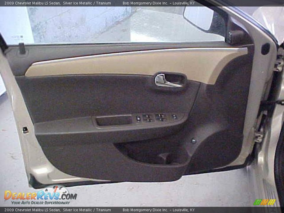 2009 Chevrolet Malibu LS Sedan Silver Ice Metallic / Titanium Photo #20