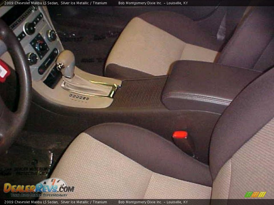 2009 Chevrolet Malibu LS Sedan Silver Ice Metallic / Titanium Photo #27