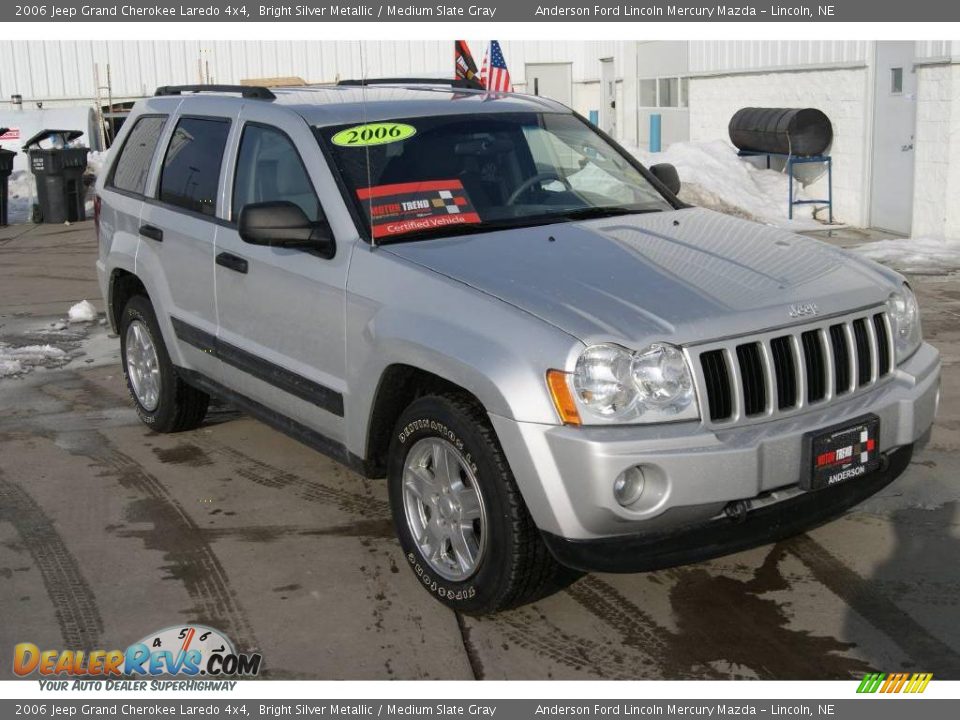 2006 Jeep Grand Cherokee Laredo 4x4 Bright Silver Metallic / Medium Slate Gray Photo #2