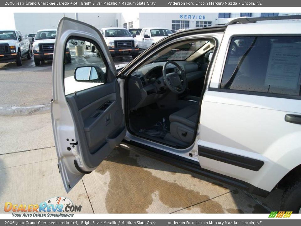 2006 Jeep Grand Cherokee Laredo 4x4 Bright Silver Metallic / Medium Slate Gray Photo #29