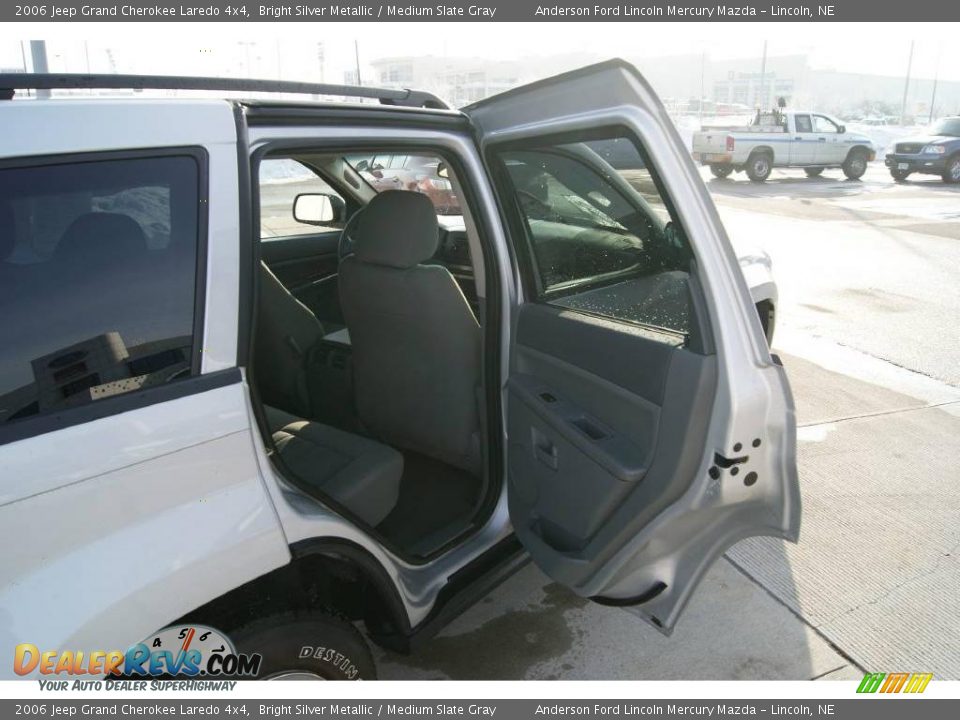 2006 Jeep Grand Cherokee Laredo 4x4 Bright Silver Metallic / Medium Slate Gray Photo #31