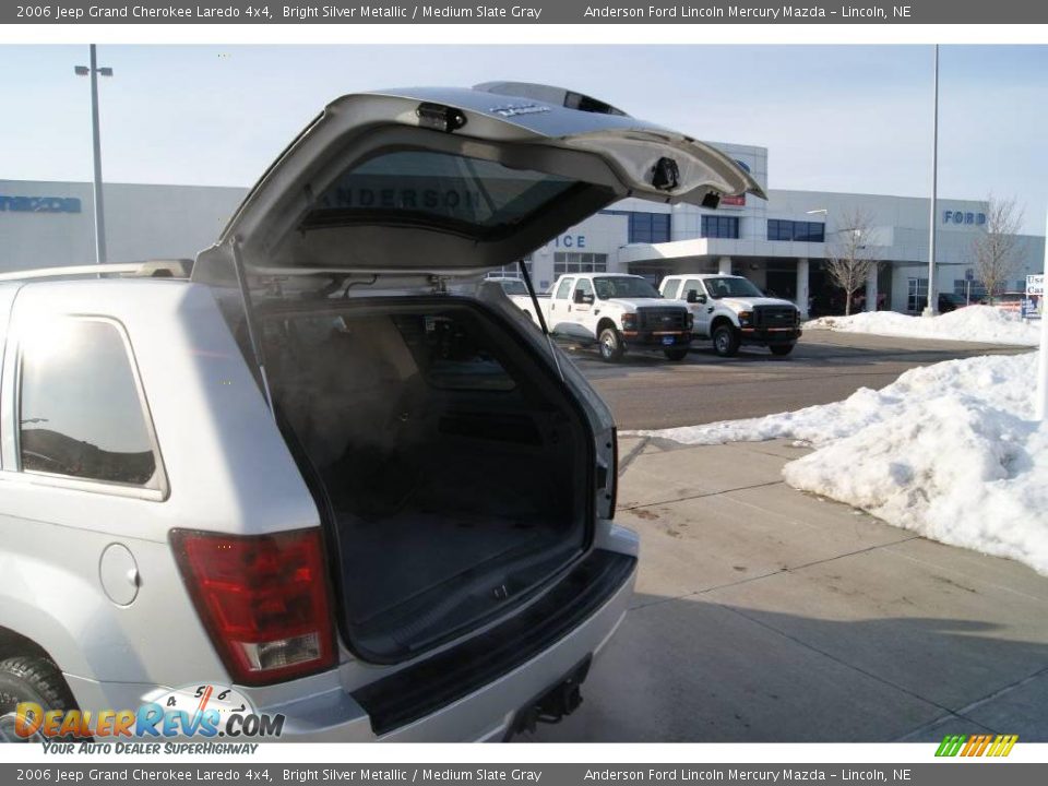 2006 Jeep Grand Cherokee Laredo 4x4 Bright Silver Metallic / Medium Slate Gray Photo #34