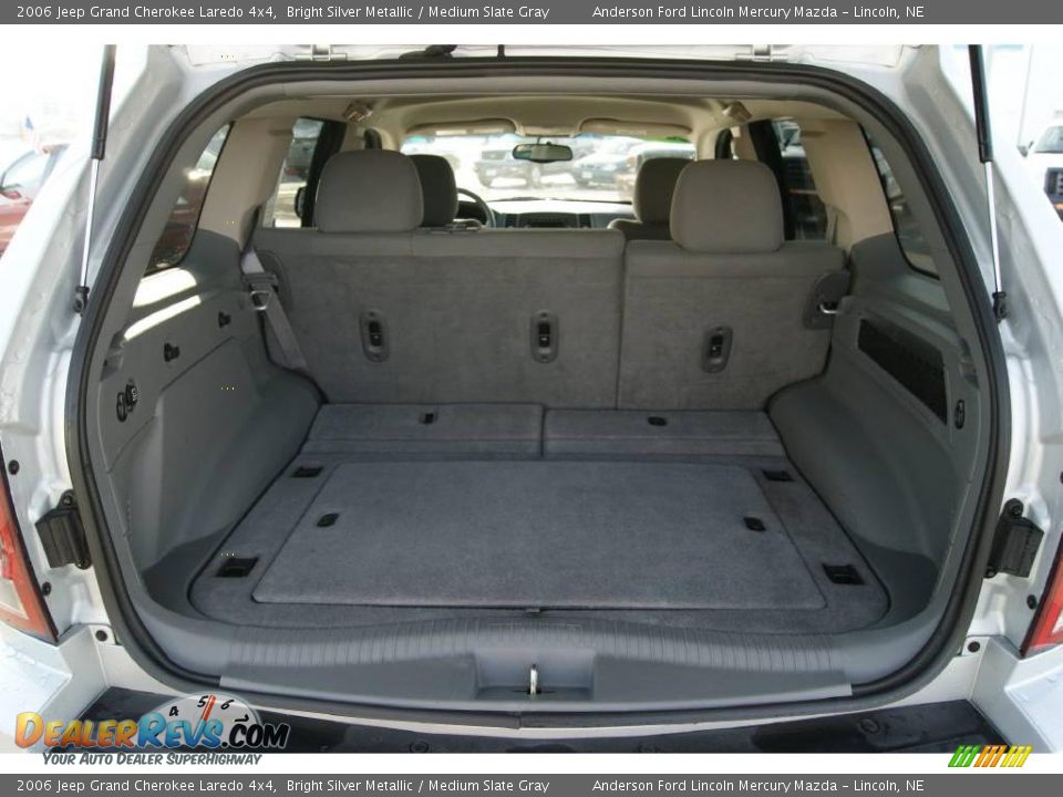 2006 Jeep Grand Cherokee Laredo 4x4 Bright Silver Metallic / Medium Slate Gray Photo #35