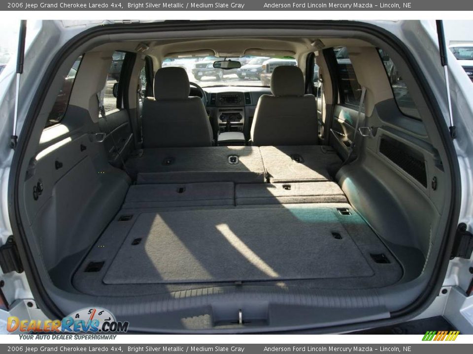 2006 Jeep Grand Cherokee Laredo 4x4 Bright Silver Metallic / Medium Slate Gray Photo #36