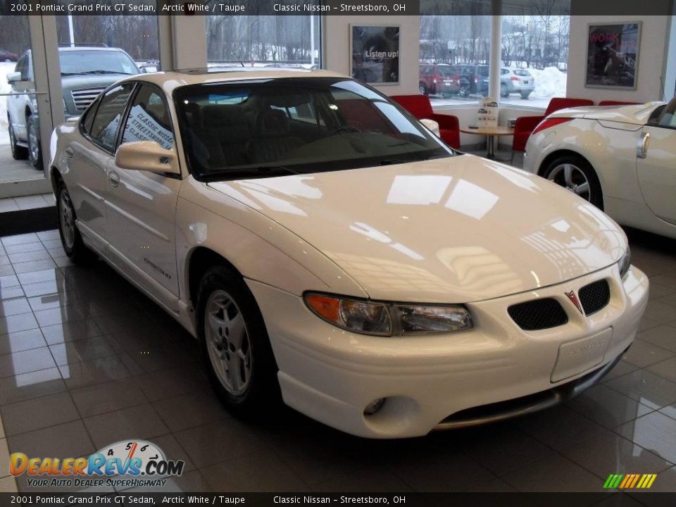 2001 Pontiac Grand Prix GT Sedan Arctic White / Taupe Photo #4