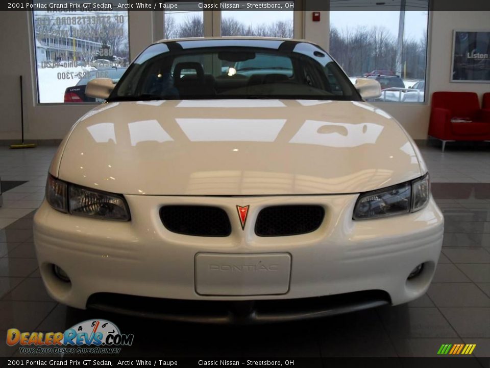 2001 Pontiac Grand Prix GT Sedan Arctic White / Taupe Photo #5
