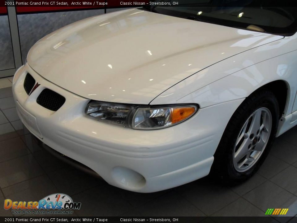2001 Pontiac Grand Prix GT Sedan Arctic White / Taupe Photo #7