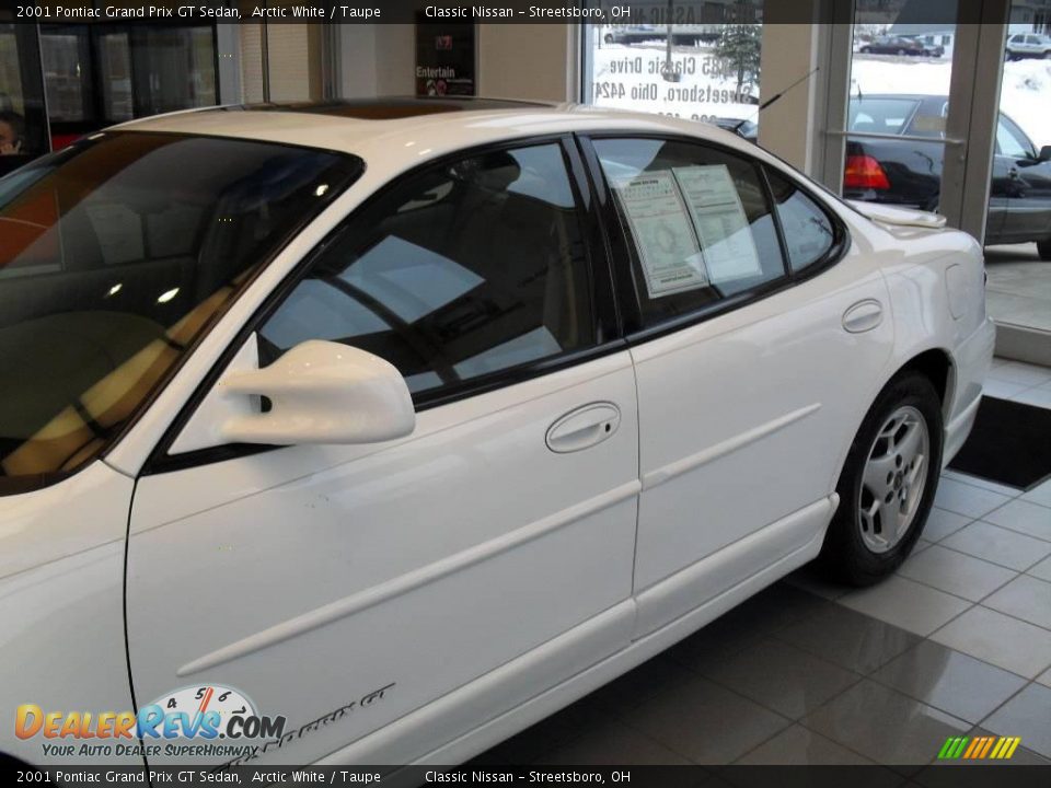 2001 Pontiac Grand Prix GT Sedan Arctic White / Taupe Photo #8