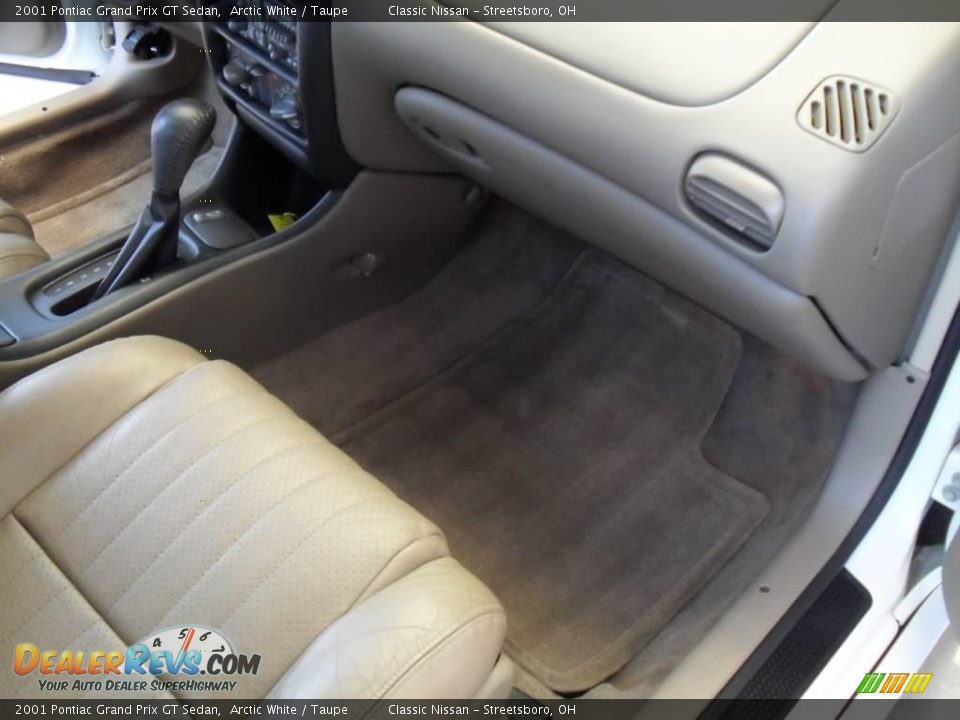 2001 Pontiac Grand Prix GT Sedan Arctic White / Taupe Photo #17