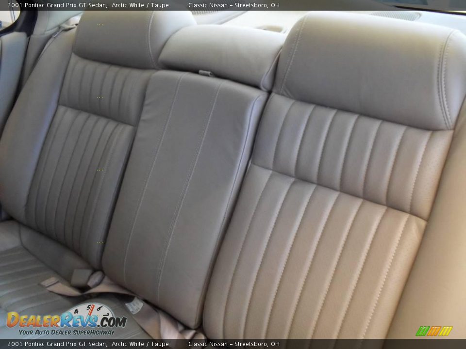 2001 Pontiac Grand Prix GT Sedan Arctic White / Taupe Photo #20