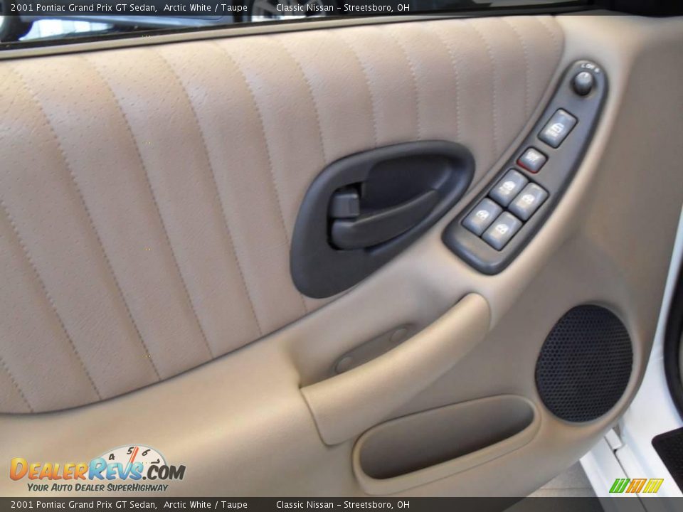 2001 Pontiac Grand Prix GT Sedan Arctic White / Taupe Photo #22