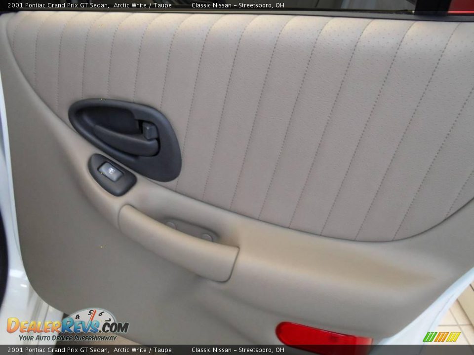2001 Pontiac Grand Prix GT Sedan Arctic White / Taupe Photo #24
