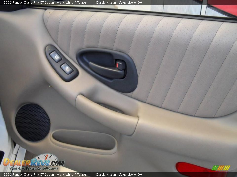 2001 Pontiac Grand Prix GT Sedan Arctic White / Taupe Photo #25