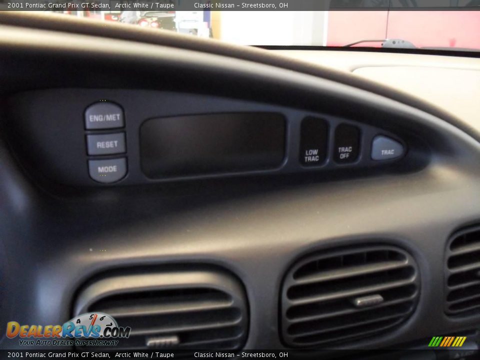 2001 Pontiac Grand Prix GT Sedan Arctic White / Taupe Photo #29
